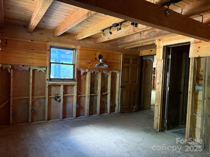 257 River Road, Newland, NC 28657.  MLS# CAR4263273, YatesRealty ID 14794. 