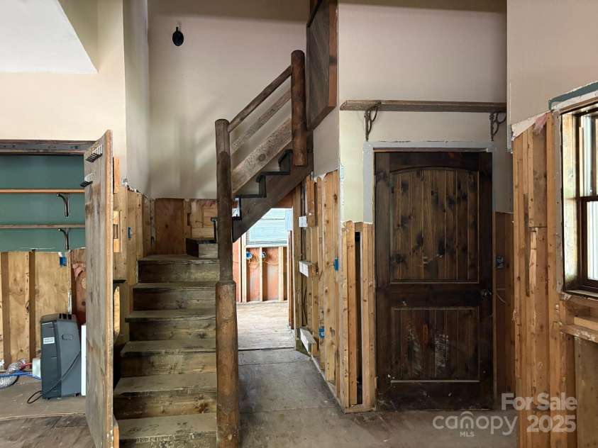 257 River Road, Newland, NC 28657.  MLS# CAR4263273, YatesRealty ID 14794. 