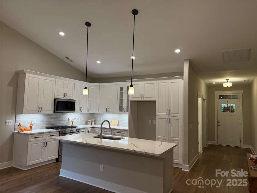 20 Craftsman Overlook Ridge, Arden, NC 28704.  MLS# CAR4201077, YatesRealty ID 14795. 