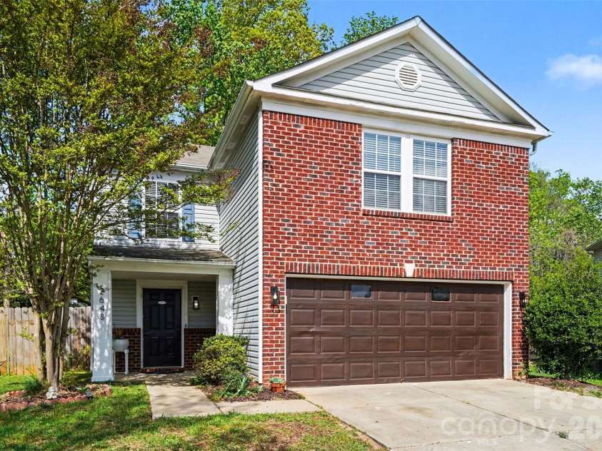 2648 Stream Bank Drive, Charlotte, NC 28269.  MLS# CAR4366571, YatesRealty ID 14796. 