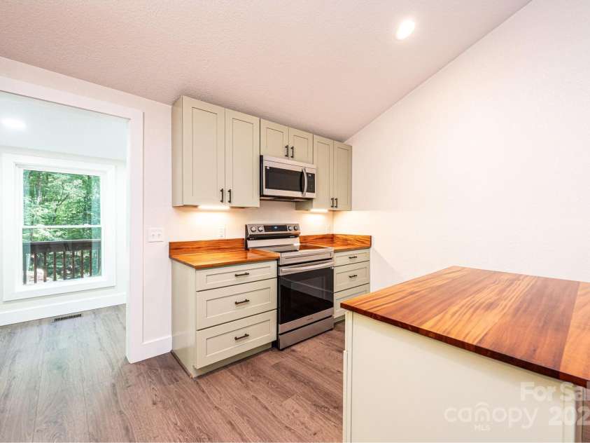 2448 Alfred Hartley Road, Lenoir, NC 28645.  MLS# CAR4263406, YatesRealty ID 14797. 