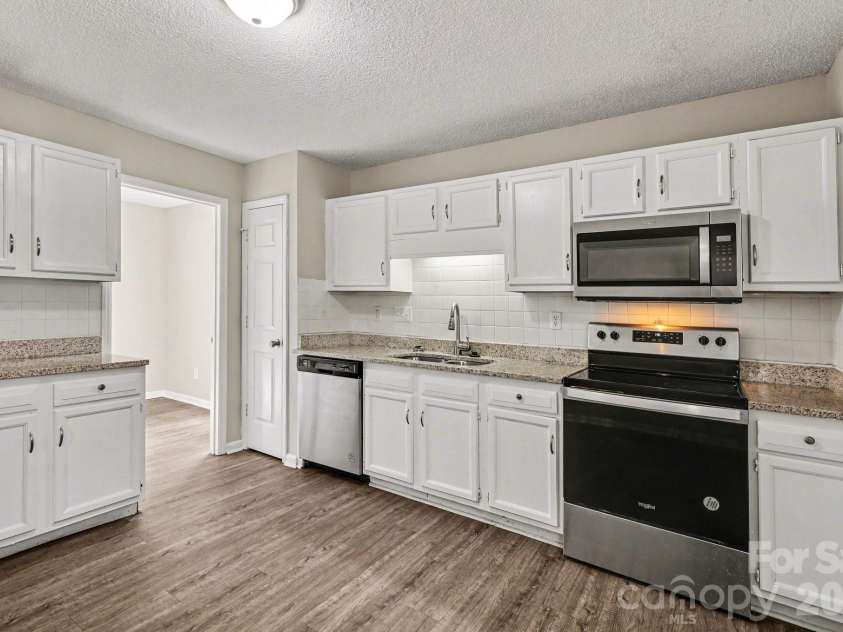 5932 Scots Bluff Drive, Charlotte, NC 28227.  MLS# CAR4344774, YatesRealty ID 14797. 