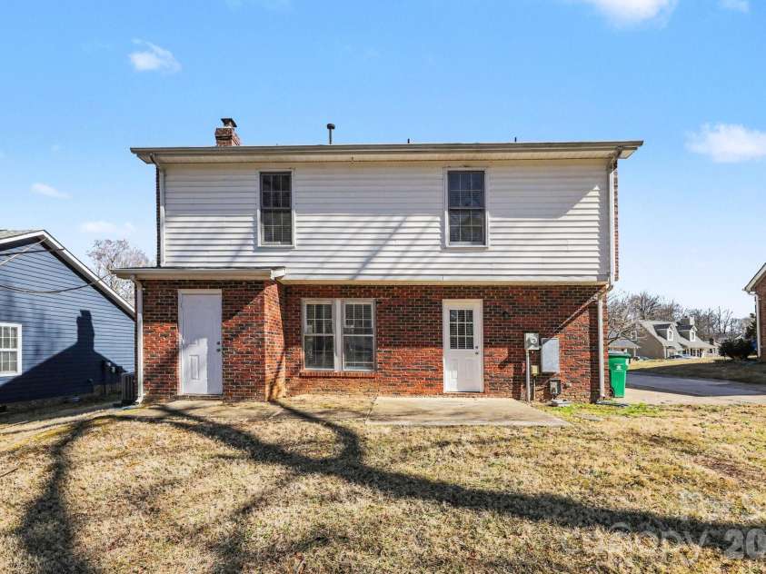 5932 Scots Bluff Drive, Charlotte, NC 28227.  MLS# CAR4344774, YatesRealty ID 14797. 