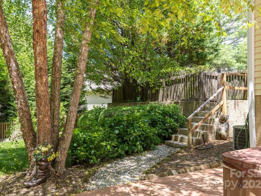 190 Jonathan Creek Drive, Etowah, NC 28729.  MLS# CAR4263366, YatesRealty ID 14798. 