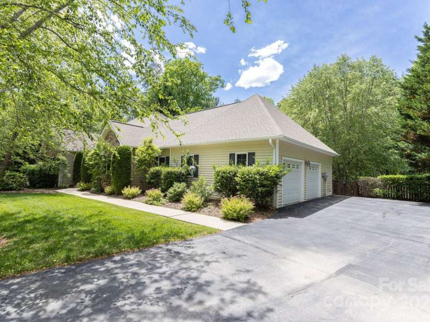 190 Jonathan Creek Drive, Etowah, NC 28729.  MLS# CAR4263366, YatesRealty ID 14798. 