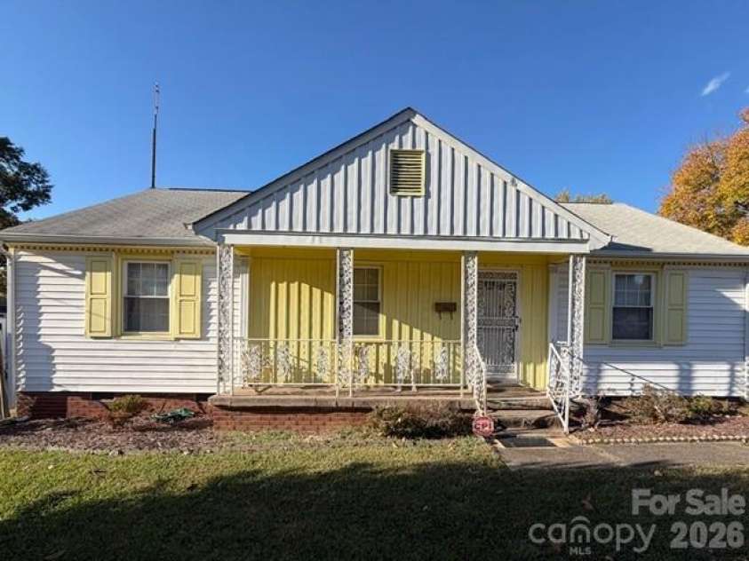 2126 Syracuse Drive, Charlotte, NC 28216.  MLS# CAR4316831, YatesRealty ID 14798. 2126 Syracuse Drive