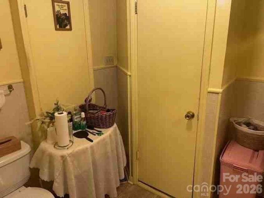 2126 Syracuse Drive, Charlotte, NC 28216.  MLS# CAR4316831, YatesRealty ID 14798. Bathroom 1