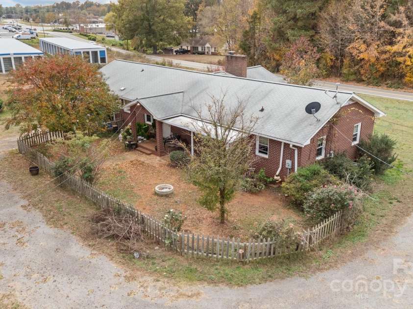 109 Forest Hill Road, Lexington, NC 27295.  MLS# CAR4197539, YatesRealty ID 148. 