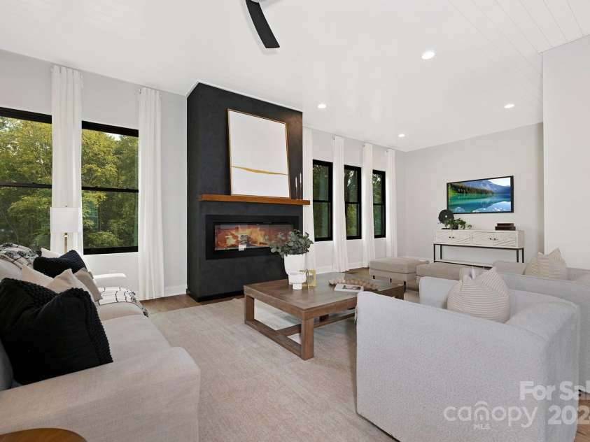 518 Ideal Way, Charlotte, NC 28203.  MLS# CAR4159881, YatesRealty ID 148. 