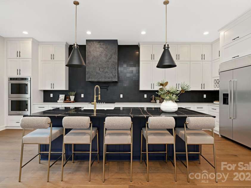 518 Ideal Way, Charlotte, NC 28203.  MLS# CAR4159881, YatesRealty ID 148. 