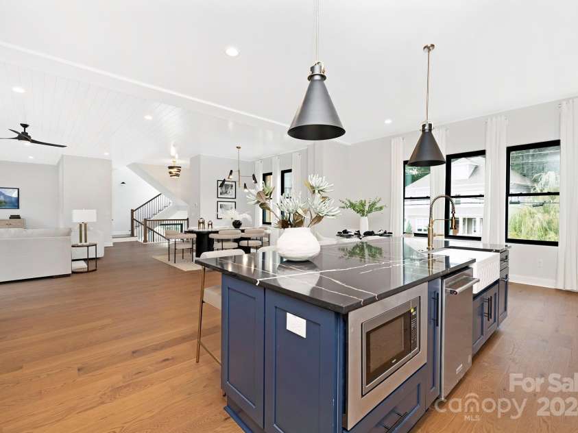 518 Ideal Way, Charlotte, NC 28203.  MLS# CAR4159881, YatesRealty ID 148. 