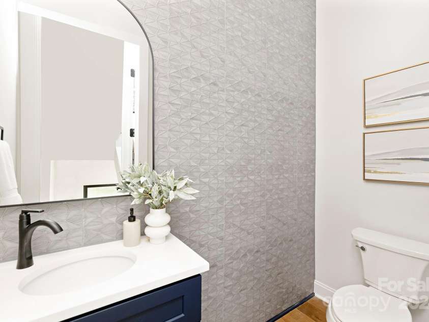 518 Ideal Way, Charlotte, NC 28203.  MLS# CAR4159881, YatesRealty ID 148. 