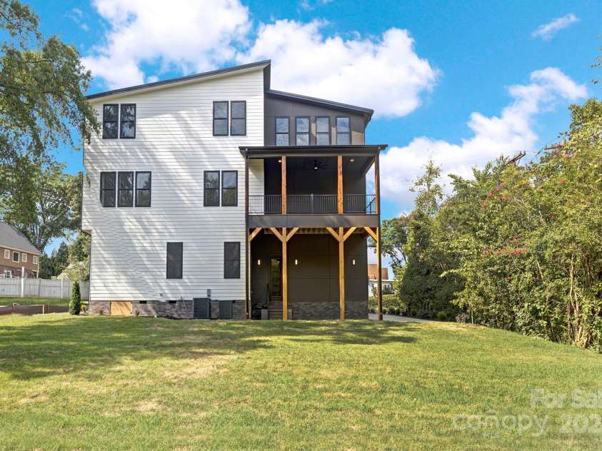 518 Ideal Way, Charlotte, NC 28203.  MLS# CAR4159881, YatesRealty ID 148. 