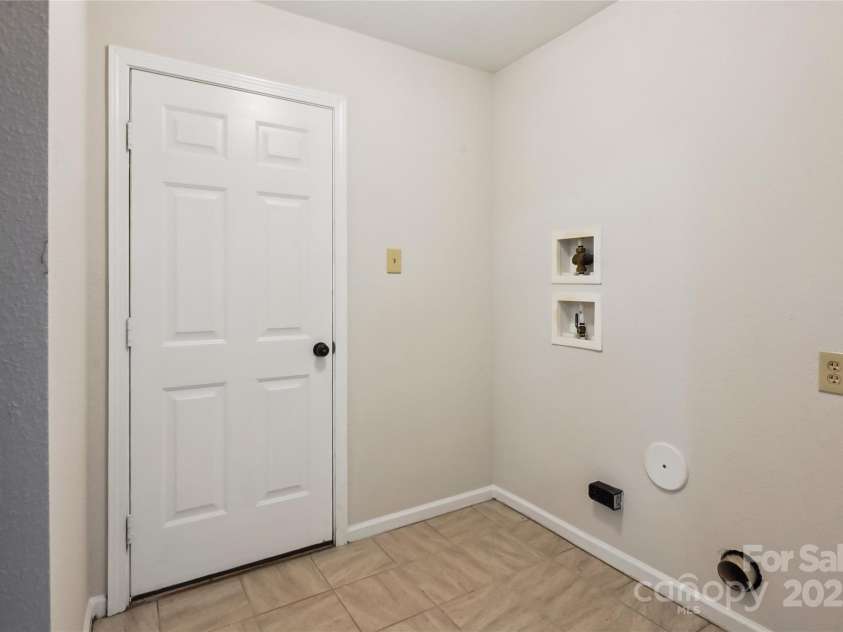 2010 Durand Road, Fort Mill, SC 29715.  MLS# CAR4217620, YatesRealty ID 14800. 