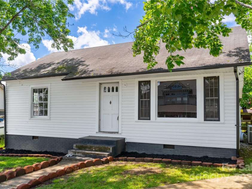 103 Madison Street, Marion, NC 28752.  MLS# CAR4258355, YatesRealty ID 14801. 