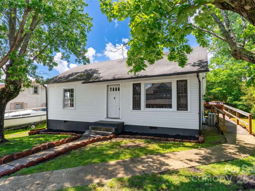 103 Madison Street, Marion, NC 28752.  MLS# CAR4258355, YatesRealty ID 14801. 