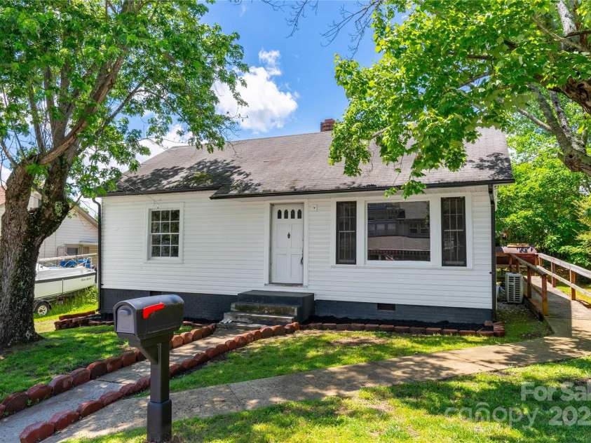 103 Madison Street, Marion, NC 28752.  MLS# CAR4258355, YatesRealty ID 14801. 