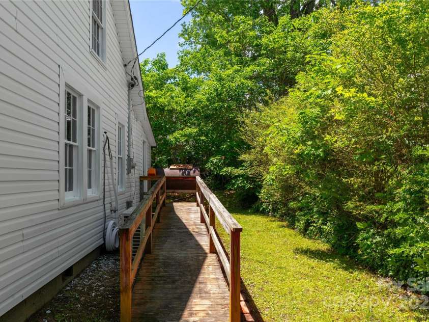 103 Madison Street, Marion, NC 28752.  MLS# CAR4258355, YatesRealty ID 14801. 