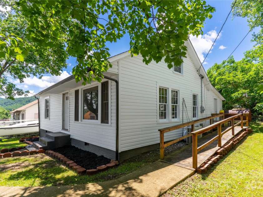 103 Madison Street, Marion, NC 28752.  MLS# CAR4258355, YatesRealty ID 14801. 