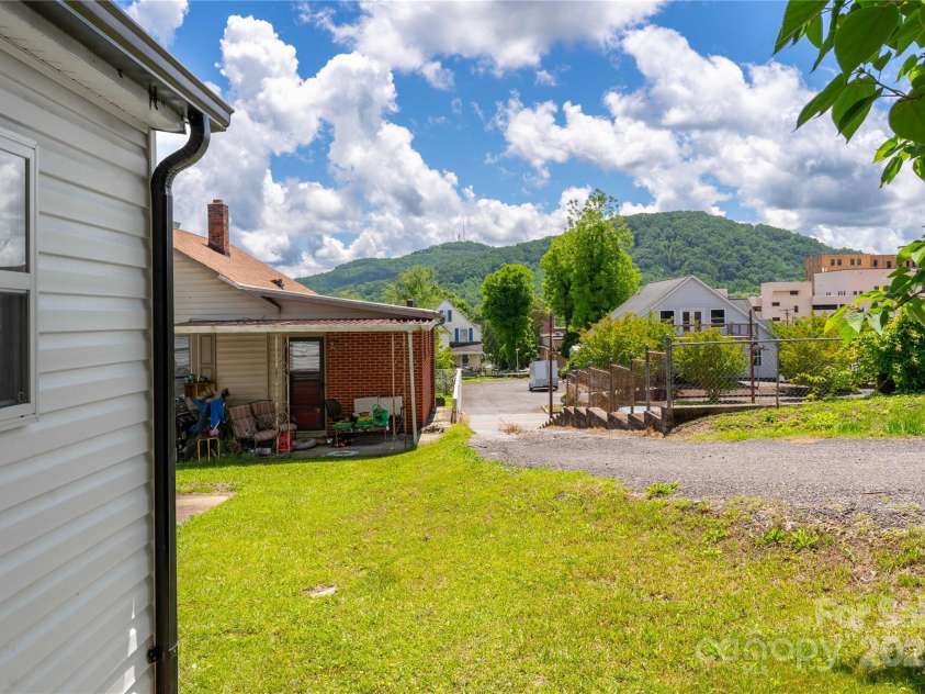 103 Madison Street, Marion, NC 28752.  MLS# CAR4258355, YatesRealty ID 14801. 