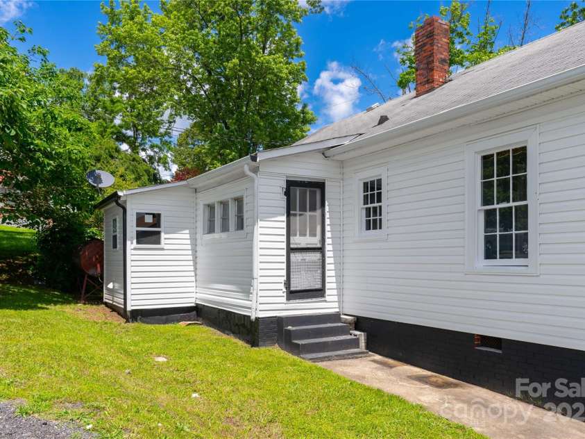 103 Madison Street, Marion, NC 28752.  MLS# CAR4258355, YatesRealty ID 14801. 