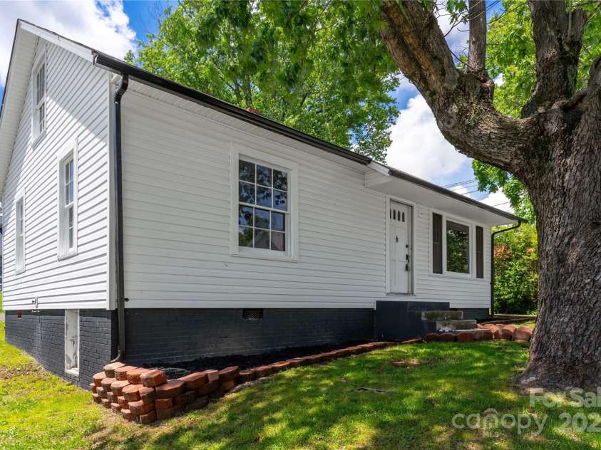 103 Madison Street, Marion, NC 28752.  MLS# CAR4258355, YatesRealty ID 14801. 