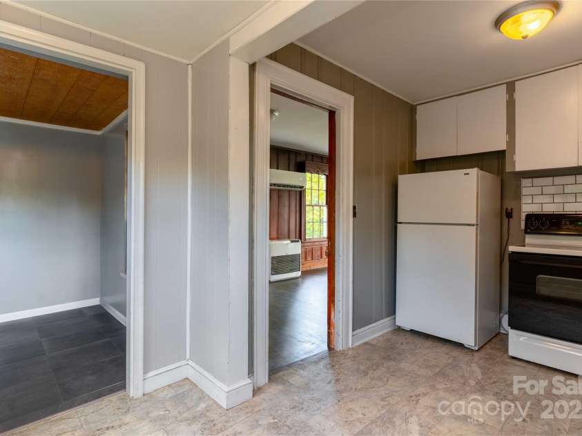 103 Madison Street, Marion, NC 28752.  MLS# CAR4258355, YatesRealty ID 14801. 