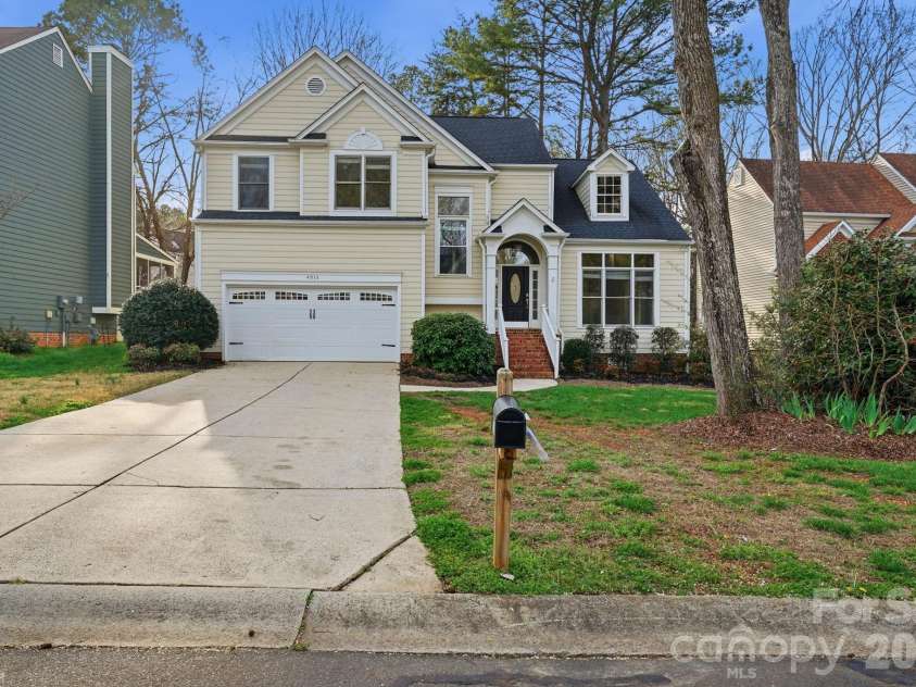4915 Benthaven Lane, Charlotte, NC 28269.  MLS# CAR4357393, YatesRealty ID 14802. 