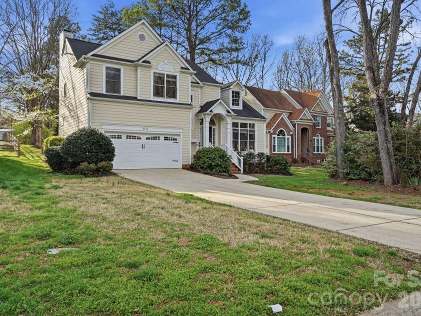 4915 Benthaven Lane, Charlotte, NC 28269.  MLS# CAR4357393, YatesRealty ID 14802. 