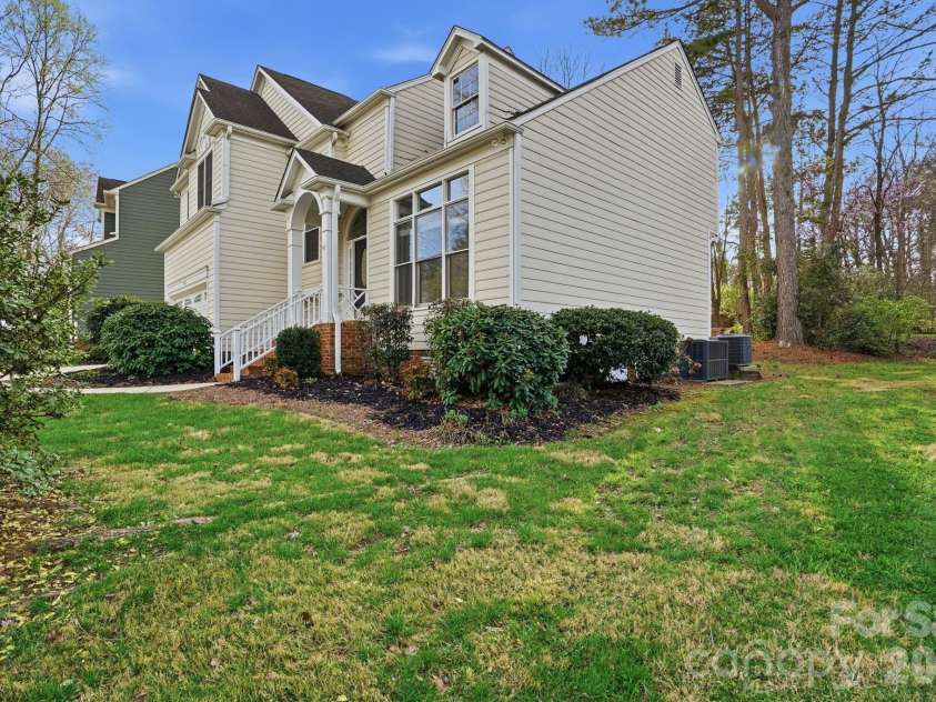 4915 Benthaven Lane, Charlotte, NC 28269.  MLS# CAR4357393, YatesRealty ID 14802. 