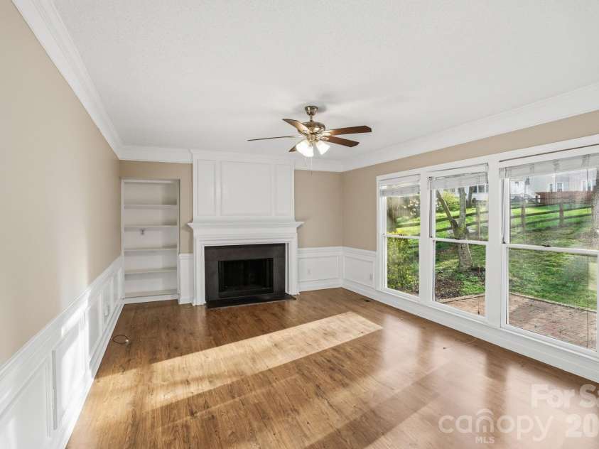 4915 Benthaven Lane, Charlotte, NC 28269.  MLS# CAR4357393, YatesRealty ID 14802. 