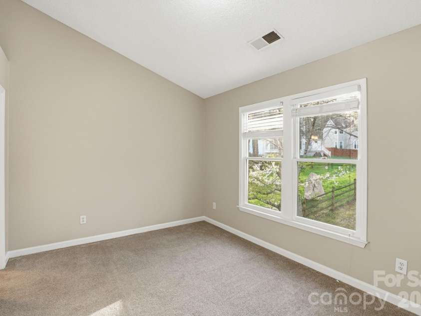 4915 Benthaven Lane, Charlotte, NC 28269.  MLS# CAR4357393, YatesRealty ID 14802. 