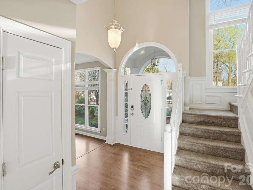 4915 Benthaven Lane, Charlotte, NC 28269.  MLS# CAR4357393, YatesRealty ID 14802. 
