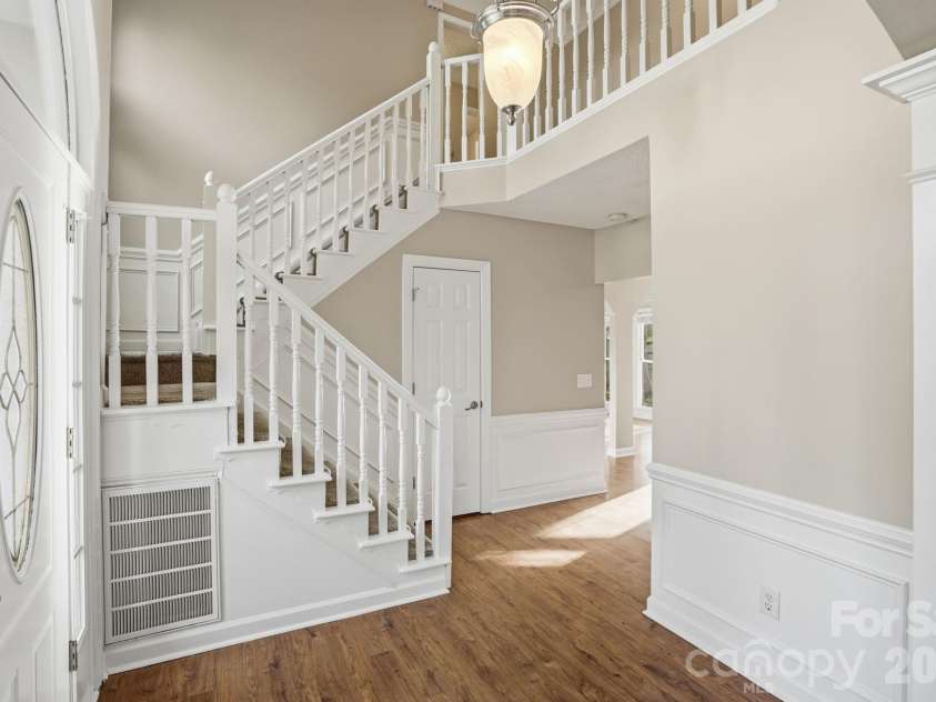 4915 Benthaven Lane, Charlotte, NC 28269.  MLS# CAR4357393, YatesRealty ID 14802. 