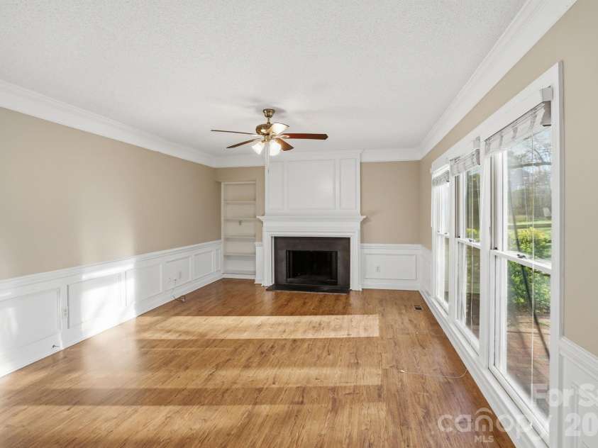 4915 Benthaven Lane, Charlotte, NC 28269.  MLS# CAR4357393, YatesRealty ID 14802. 