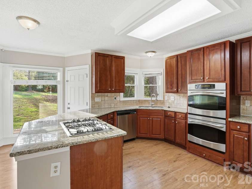 4915 Benthaven Lane, Charlotte, NC 28269.  MLS# CAR4357393, YatesRealty ID 14802. 
