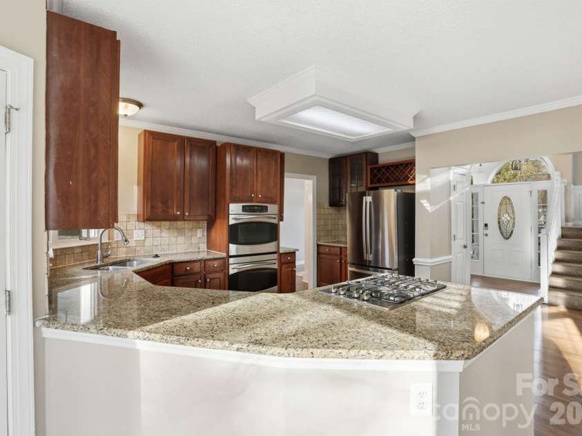 4915 Benthaven Lane, Charlotte, NC 28269.  MLS# CAR4357393, YatesRealty ID 14802. 