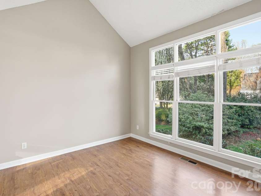 4915 Benthaven Lane, Charlotte, NC 28269.  MLS# CAR4357393, YatesRealty ID 14802. 