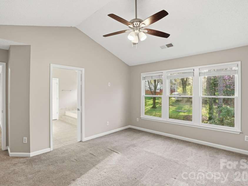 4915 Benthaven Lane, Charlotte, NC 28269.  MLS# CAR4357393, YatesRealty ID 14802. 