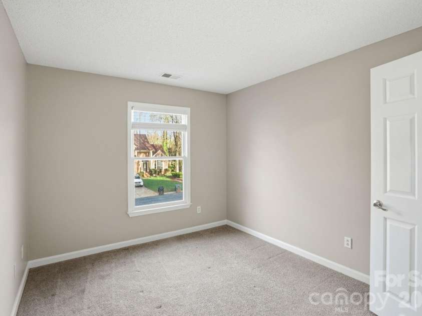 4915 Benthaven Lane, Charlotte, NC 28269.  MLS# CAR4357393, YatesRealty ID 14802. 