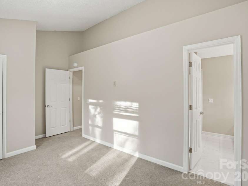 4915 Benthaven Lane, Charlotte, NC 28269.  MLS# CAR4357393, YatesRealty ID 14802. 