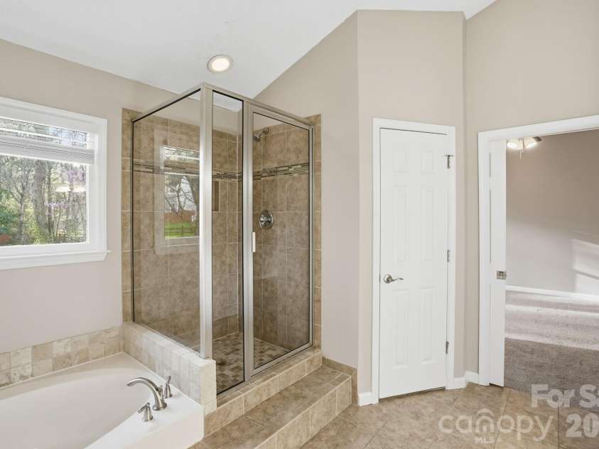 4915 Benthaven Lane, Charlotte, NC 28269.  MLS# CAR4357393, YatesRealty ID 14802. 