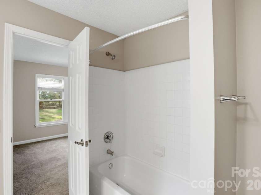 4915 Benthaven Lane, Charlotte, NC 28269.  MLS# CAR4357393, YatesRealty ID 14802. 