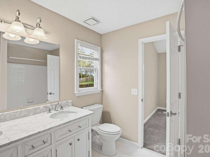 4915 Benthaven Lane, Charlotte, NC 28269.  MLS# CAR4357393, YatesRealty ID 14802. 