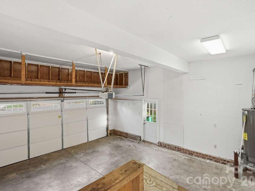 4915 Benthaven Lane, Charlotte, NC 28269.  MLS# CAR4357393, YatesRealty ID 14802. 