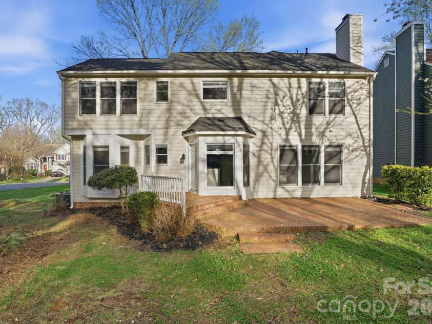 4915 Benthaven Lane, Charlotte, NC 28269.  MLS# CAR4357393, YatesRealty ID 14802. 
