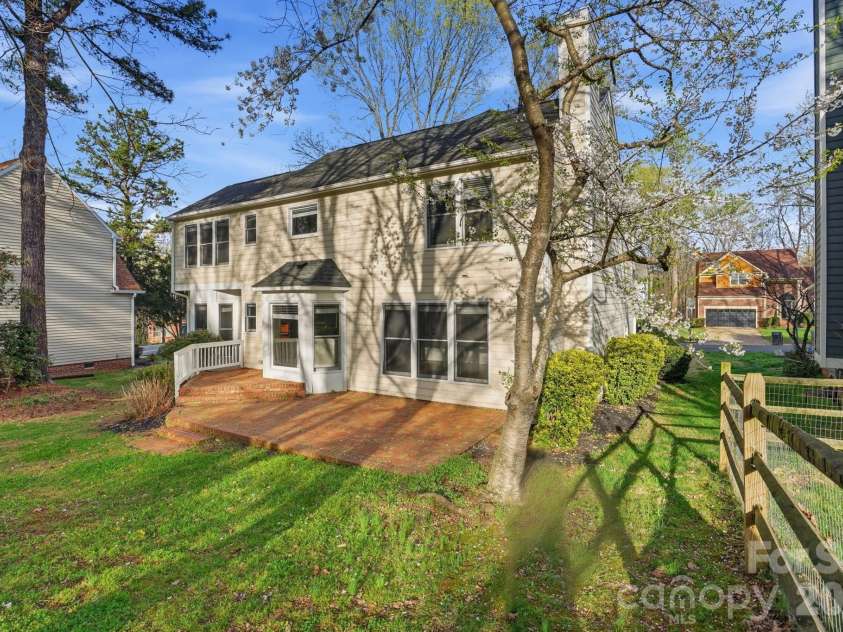 4915 Benthaven Lane, Charlotte, NC 28269.  MLS# CAR4357393, YatesRealty ID 14802. 