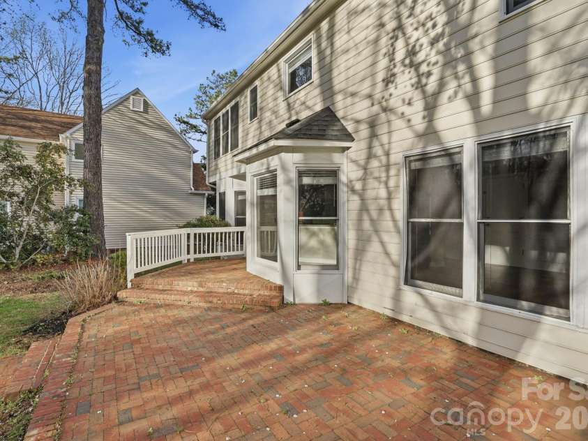 4915 Benthaven Lane, Charlotte, NC 28269.  MLS# CAR4357393, YatesRealty ID 14802. 