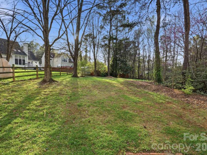4915 Benthaven Lane, Charlotte, NC 28269.  MLS# CAR4357393, YatesRealty ID 14802. 