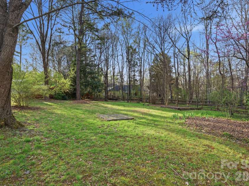 4915 Benthaven Lane, Charlotte, NC 28269.  MLS# CAR4357393, YatesRealty ID 14802. 